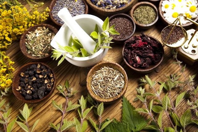 Można stosować nalewki i herbaty ziołowe zarazem ?
